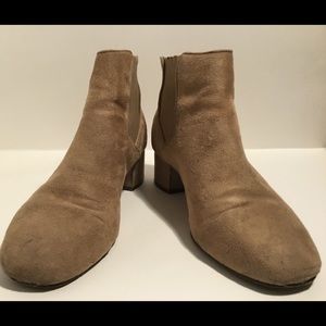 BC Footwear suede boots